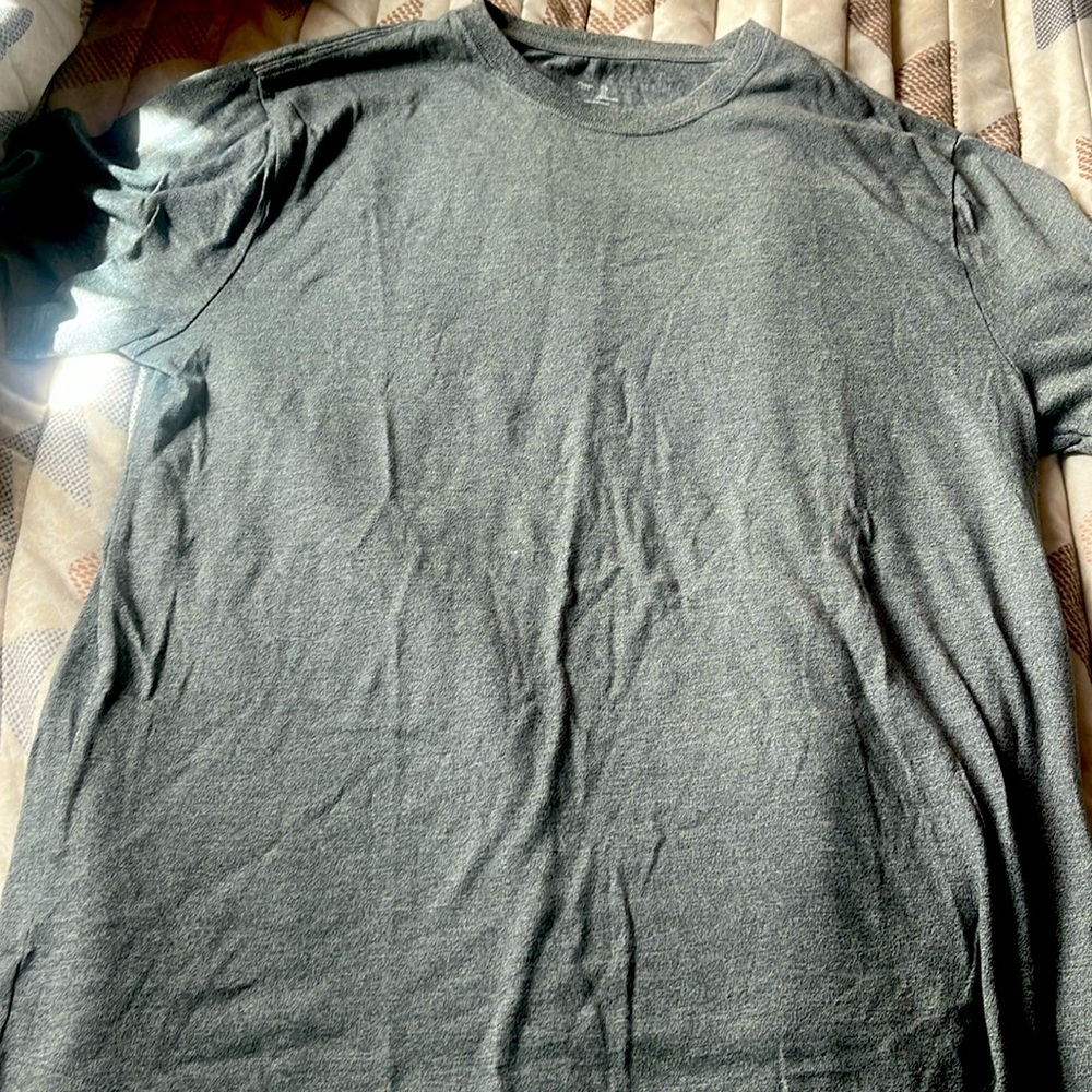 Men’s Gap shirt